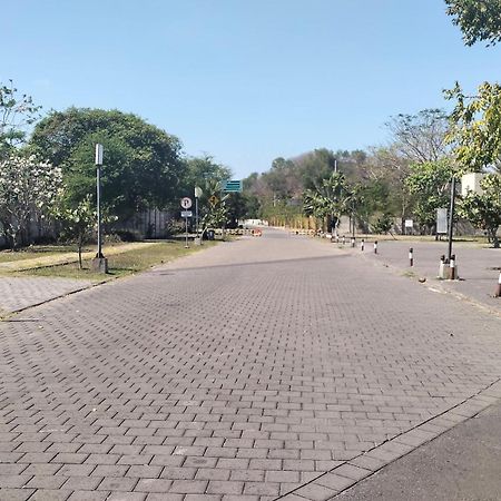 Diki Bungalows Kuta  Zewnętrze zdjęcie